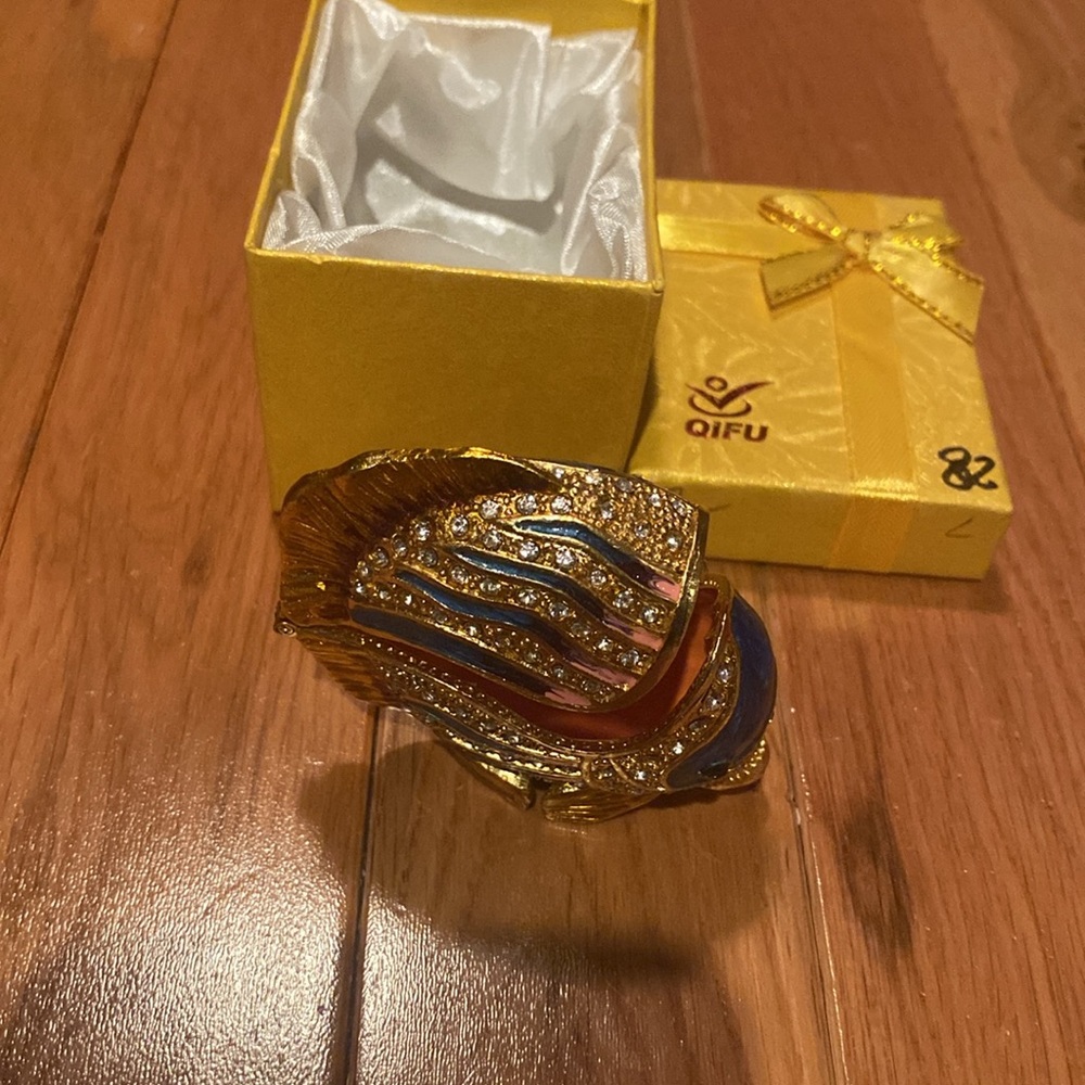 NWT Elegant Gold and Blue Fish jewelry box - Picture 4 of 4
